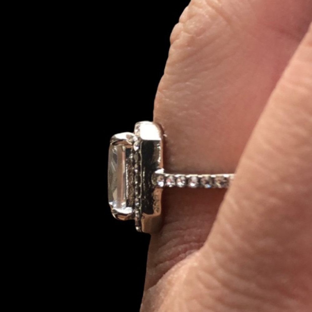 CUBIC ZIRCONIA DAZZLING RING - Picture 7 of 7